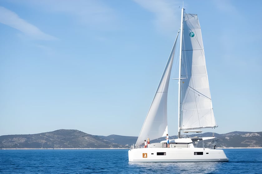 Trogir Catamarano cabina 6  cuccette 12  12  ospiti 12.94 m Numero dell'inserzione: #764 3