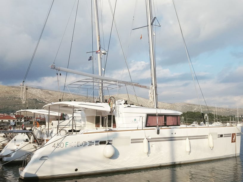 Trogir Katamaran 6 kabin Konaklama 12 kişi Seyir 12 kişi 13.96 m İlan No: #768