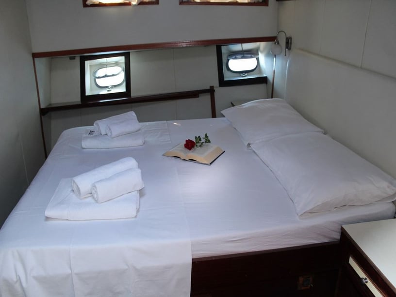 Gesplitst Gulet 6 cabin 12 berths 12 guests 36 m Listing Number: #7726 5