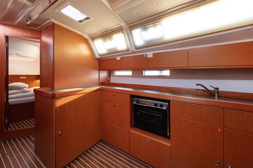 Split Sailboat 4 cabin 9 berths 9 guests 14.27 m Listing Number: #7729 3