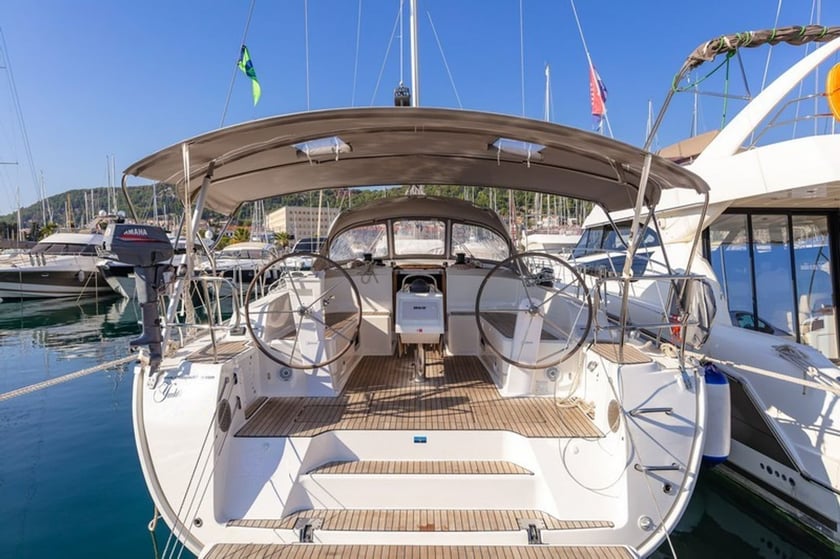 Split Sailboat 4 cabin 9 berths 9 guests 14.27 m Listing Number: #7729 5