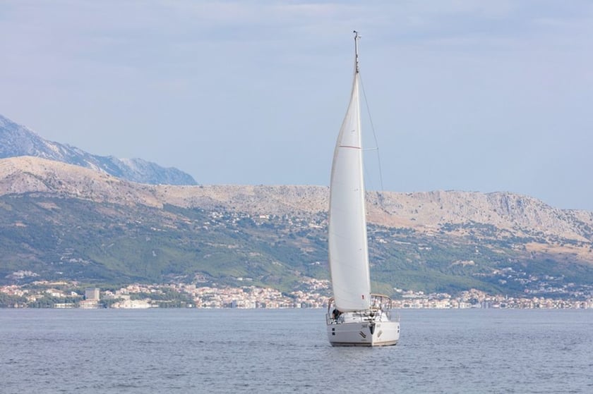 Split Voilier Cabine 3  Couchettes 8  Invités 8  11.9 m Numéro de l'annonce: #7737 4