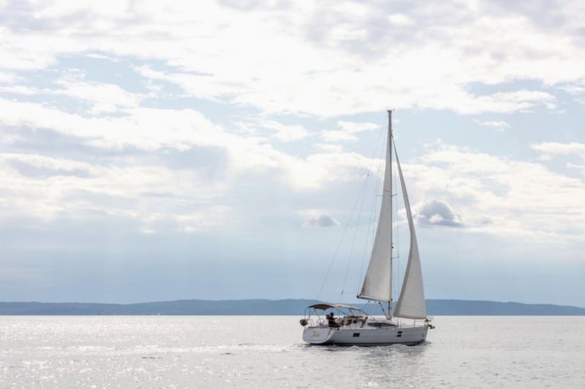 Split Voilier Cabine 3  Couchettes 8  Invités 8  11.9 m Numéro de l'annonce: #7737 3