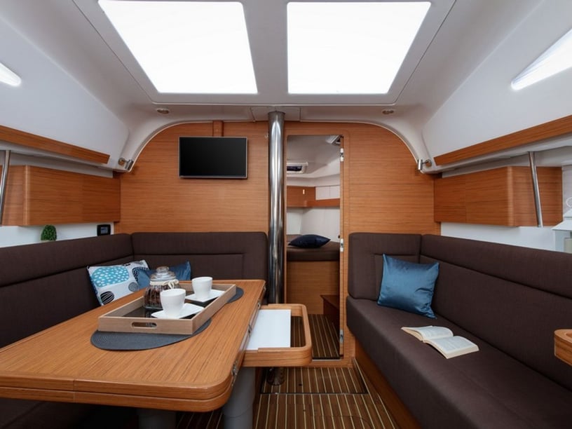 Split Voilier Cabine 3  Couchettes 8  Invités 8  11.9 m Numéro de l'annonce: #7737 2