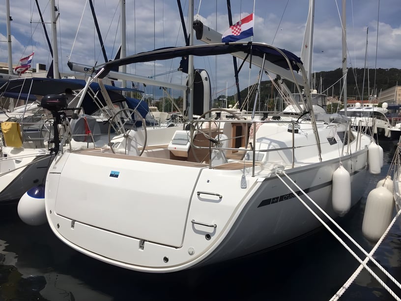 Split Sailboat 4 cabin 9 berths 9 guests 14.27 m Listing Number: #7741