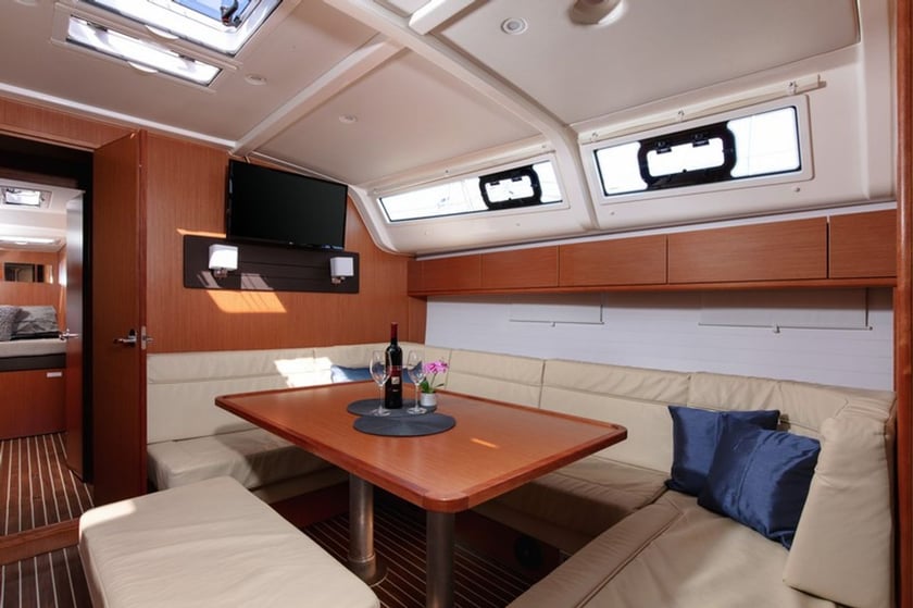 Split Sailboat 5 cabin 12 berths 12 guests 15.59 m Listing Number: #7745 5