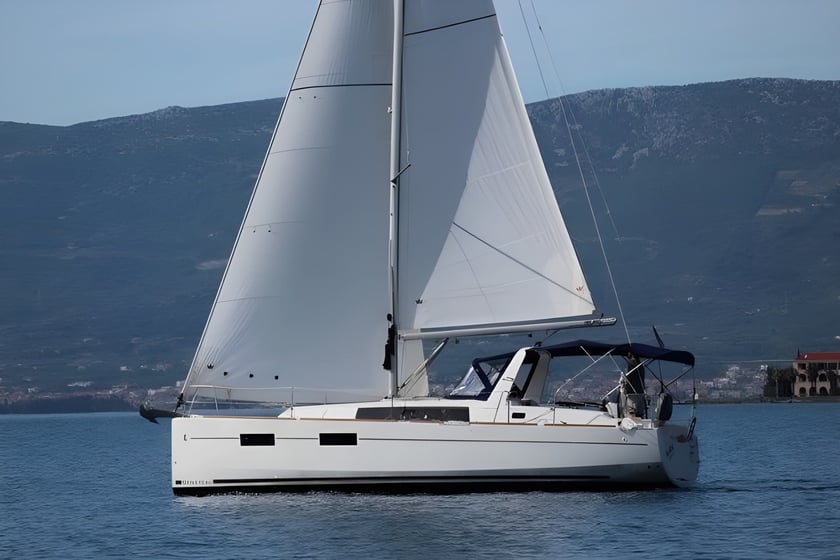 Split Sailboat 3 cabin 8 berths 8 guests 10.45 m Listing Number: #7747 5