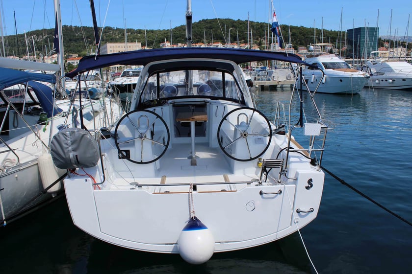 Split Sailboat 3 cabin 8 berths 8 guests 10.45 m Listing Number: #7747