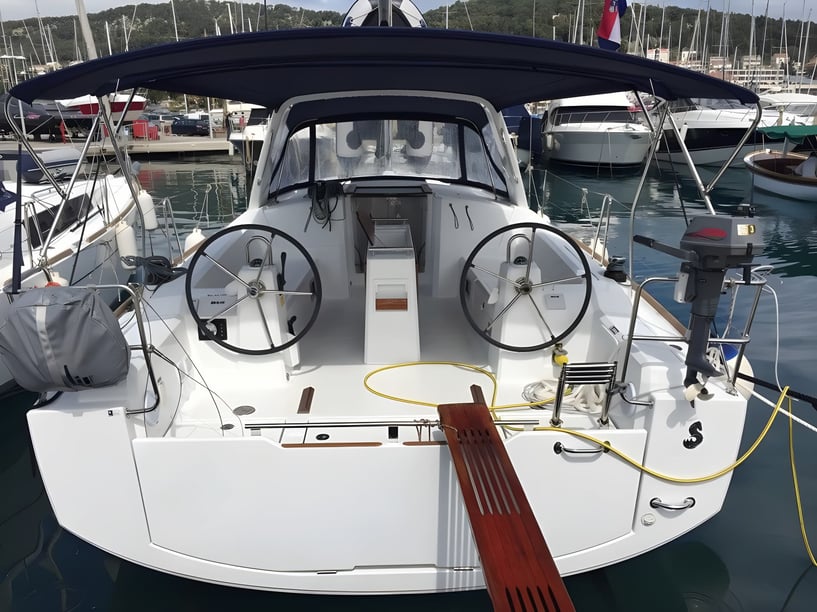 Split Sailboat 3 cabin 8 berths 8 guests 11.5 m Listing Number: #7769