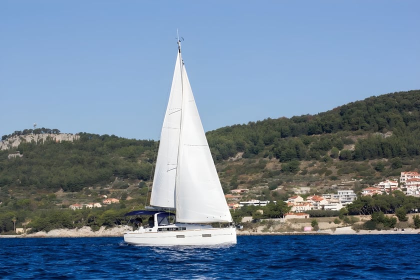 Split Sailboat 3 cabin 8 berths 8 guests 11.5 m Listing Number: #7769 5