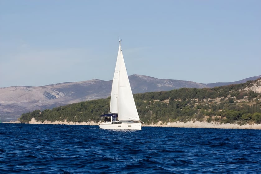 Split Sailboat 3 cabin 8 berths 8 guests 11.5 m Listing Number: #7769 4