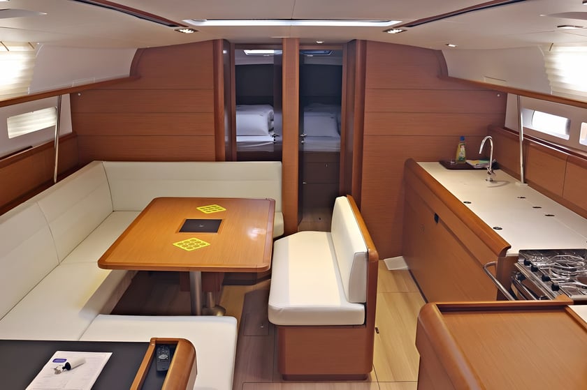 Sukosan Zeilboot Cabine 6  12  slaapplaatsen 12  gasten 15.38 m Lijstnummer: #7780 4