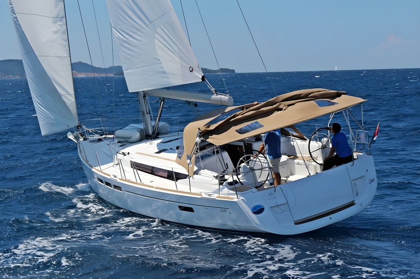 Sukosan Zeilboot Cabine 6  12  slaapplaatsen 12  gasten 15.38 m Lijstnummer: #7780