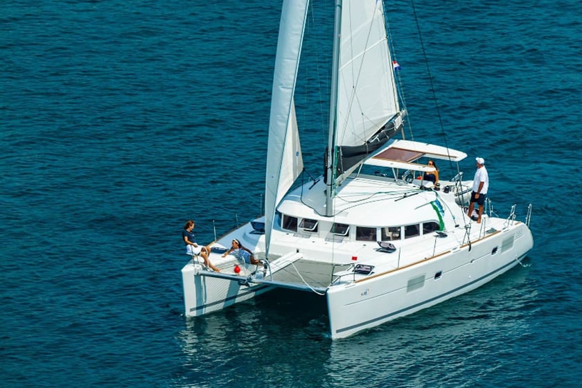 Dubrovnik Catamaran 6 cabin 11 berths 11 guests 11.55 m Listing Number: #7886