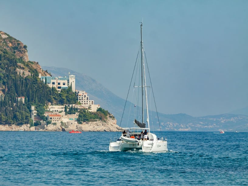 Dubrovnik Catamaran Cabine 6  Couchettes 11  Invités 11  11.55 m Numéro de l'annonce: #7886 5