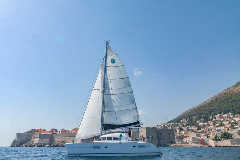 Dubrovnik Catamaran Cabine 6  Couchettes 11  Invités 11  11.55 m Numéro de l'annonce: #7886 2