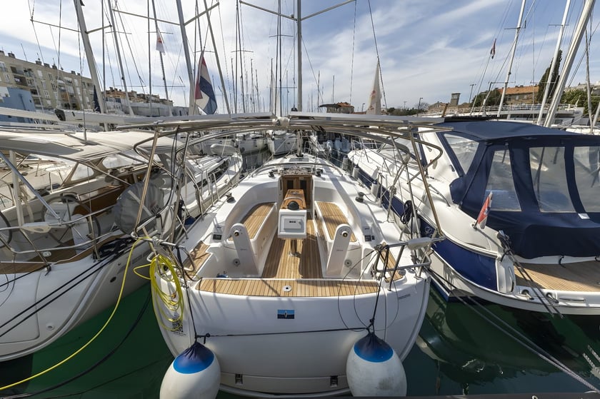 Zadar Sailboat 2 cabin 6 berths 6 guests 9.99 m Listing Number: #7891