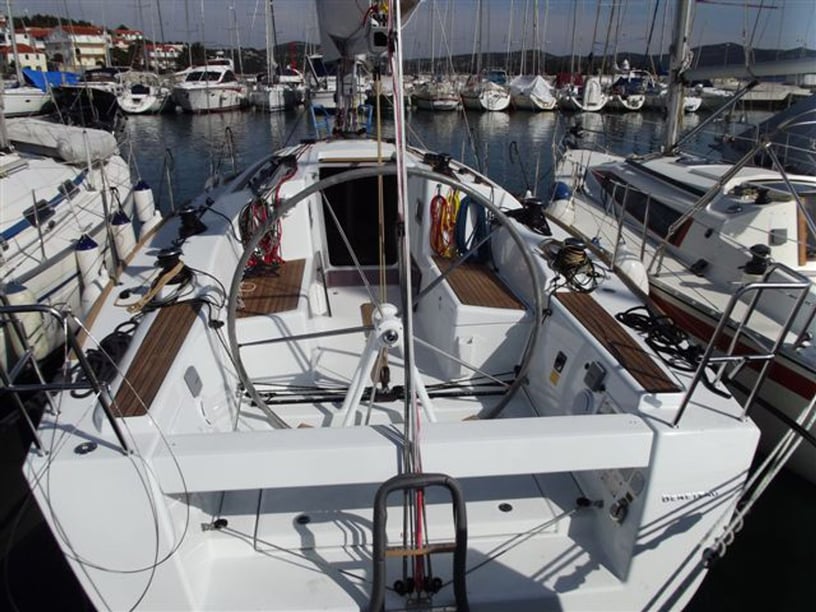 Jezera Sailboat 2 cabin 6 berths 8 guests 10.85 m Listing Number: #7920 3