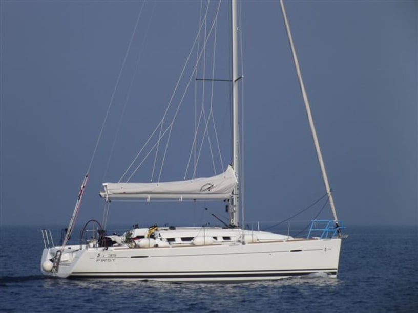 Jezera Sailboat 2 cabin 6 berths 8 guests 10.85 m Listing Number: #7921