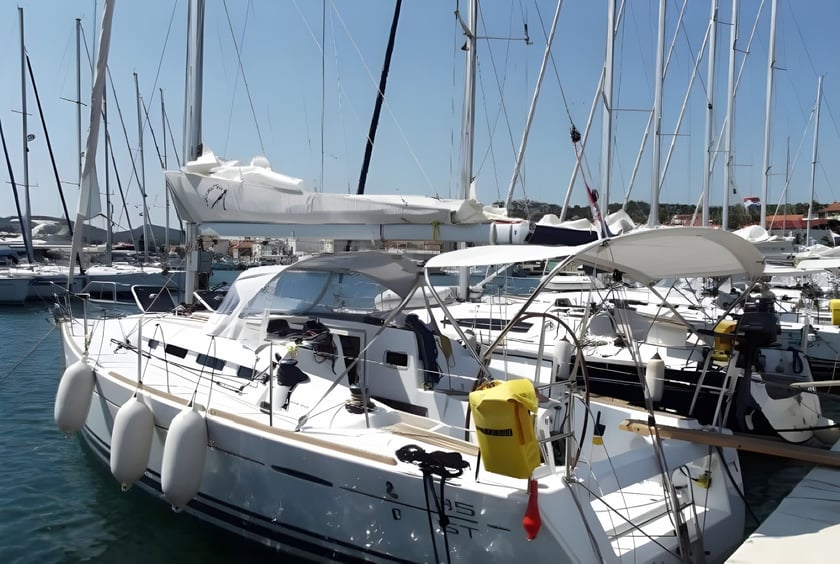 Jezera Sailboat 2 cabin 6 berths 6 guests 10.85 m Listing Number: #7921 3