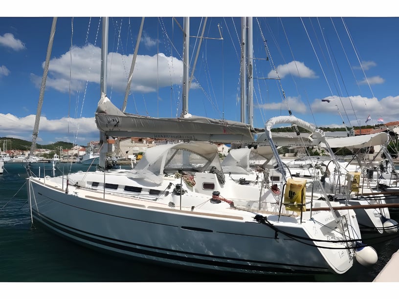 Jezera Sailboat 2 cabin 6 berths 6 guests 10.85 m Listing Number: #7921 4