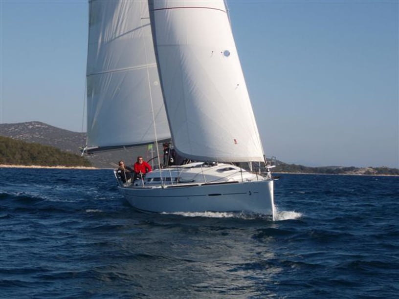 Jezera Sailboat 2 cabin 6 berths 8 guests 10.85 m Listing Number: #7923 2