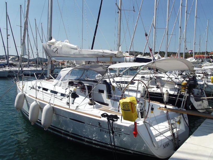 Jezera Sailboat 2 cabin 6 berths 8 guests 10.85 m Listing Number: #7924 3