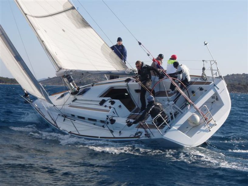 Jezera Sailboat 2 cabin 6 berths 8 guests 10.85 m Listing Number: #7925 2