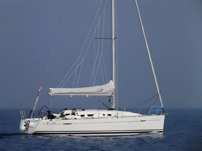 Jezera Sailboat 2 cabin 6 berths 6 guests 10.85 m Listing Number: #7926 3