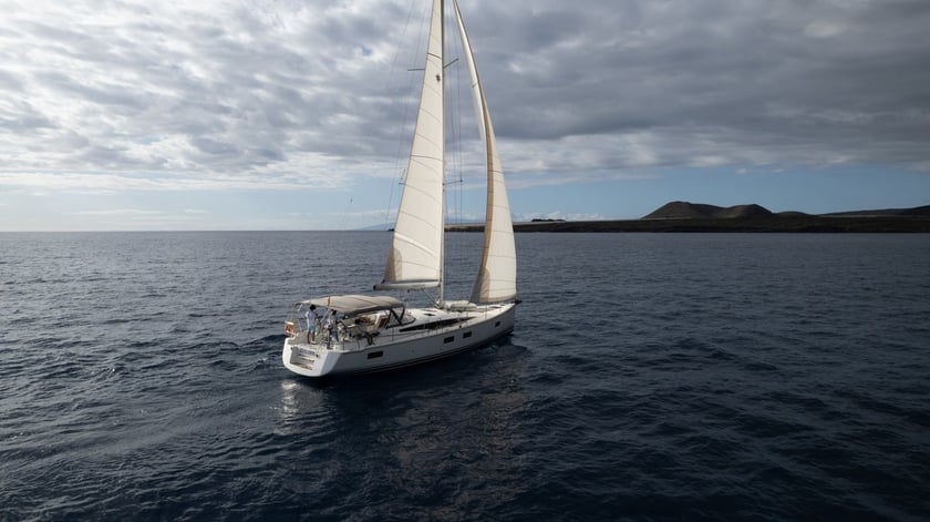 Las Galletas Sailboat 5 cabin 11 berths 11 guests 16.75 m Listing Number: #7988 4