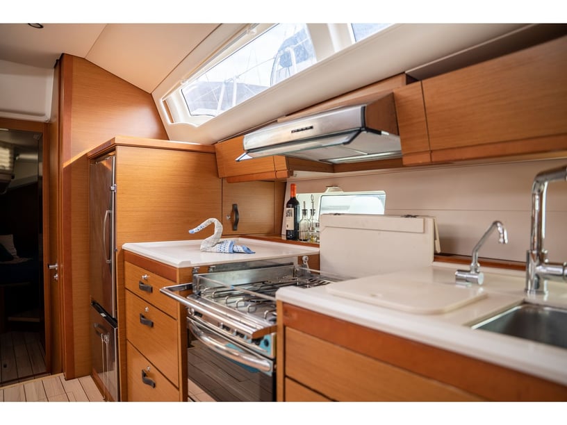 Las Galletas Sailboat 5 cabin 11 berths 11 guests 16.75 m Listing Number: #7988 2