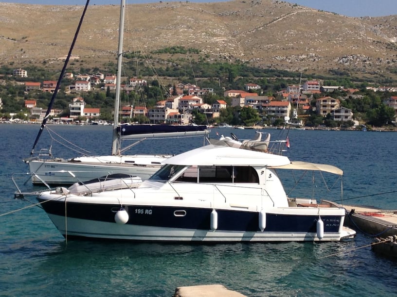 Rogoznica Motorboat 2 cabin 6 berths 6 guests 10.8 m Listing Number: #799