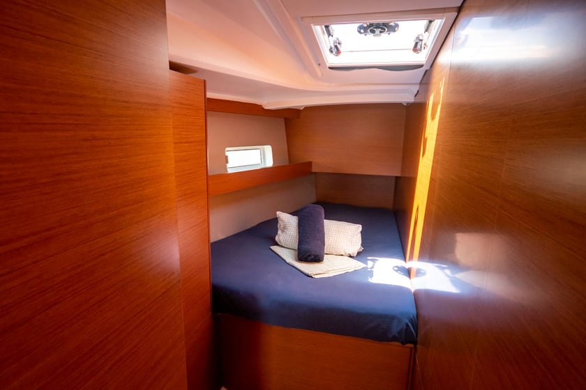 Las Galletas Sailboat 5 cabin 11 berths 11 guests 14.22 m Listing Number: #7998 4