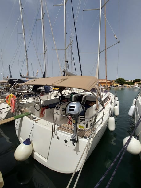 Las Galletas Sailboat 5 cabin 10 berths 11 guests 14.22 m Listing Number: #7998