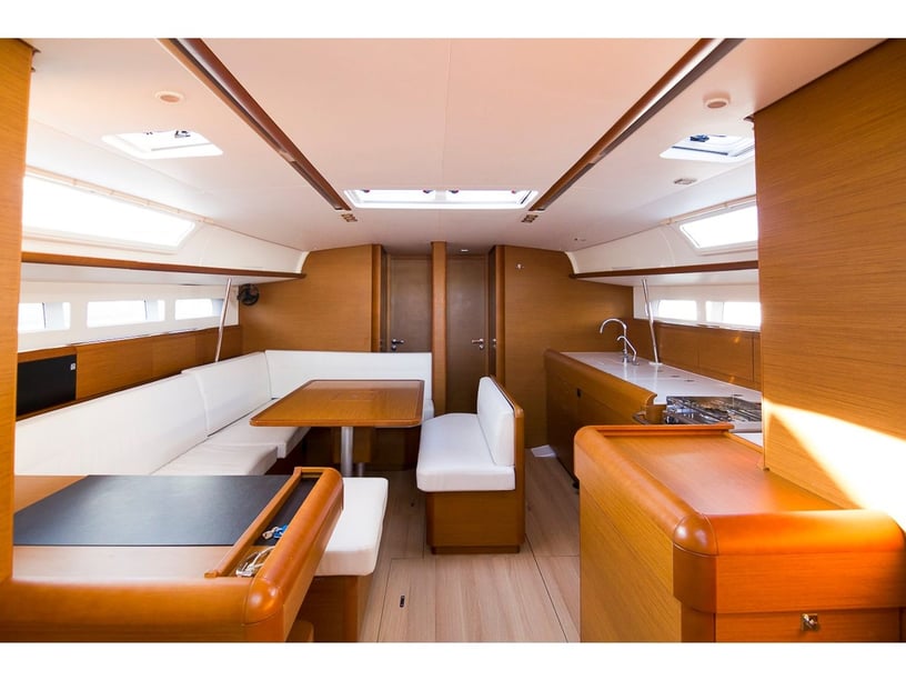 Las Galletas Sailboat 5 cabin 11 berths 11 guests 15.75 m Listing Number: #8004 2