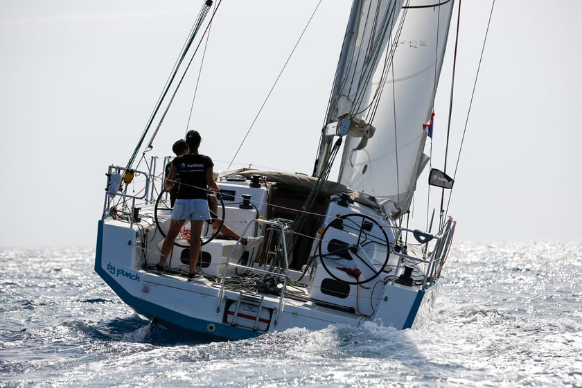 Marseille Segelboot 2 Kabine 6 Liegeplätze 8 Gäste 10.69 m Nummer des Inserats: #8018 4