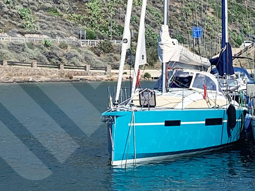 Marseille Sailboat 2 cabin 6 berths 8 guests 10.69 m Listing Number: #8018 2