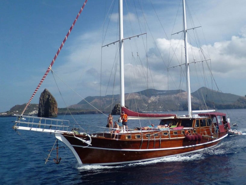 Lipari Gulet 5 cabin 10 berths 10 guests 24 m Listing Number: #8032