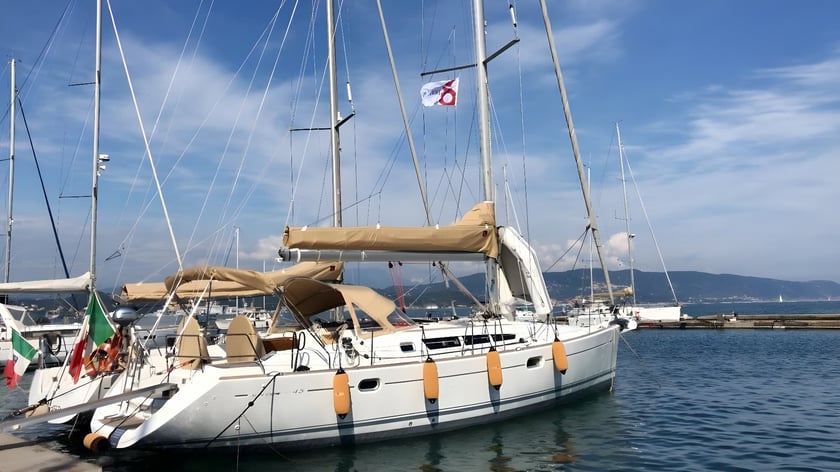 Fezzano di Portovenere/La Spezia Barca a vela cabina 4  cuccette 10  10  ospiti 14.15 m Numero dell'inserzione: #824 4