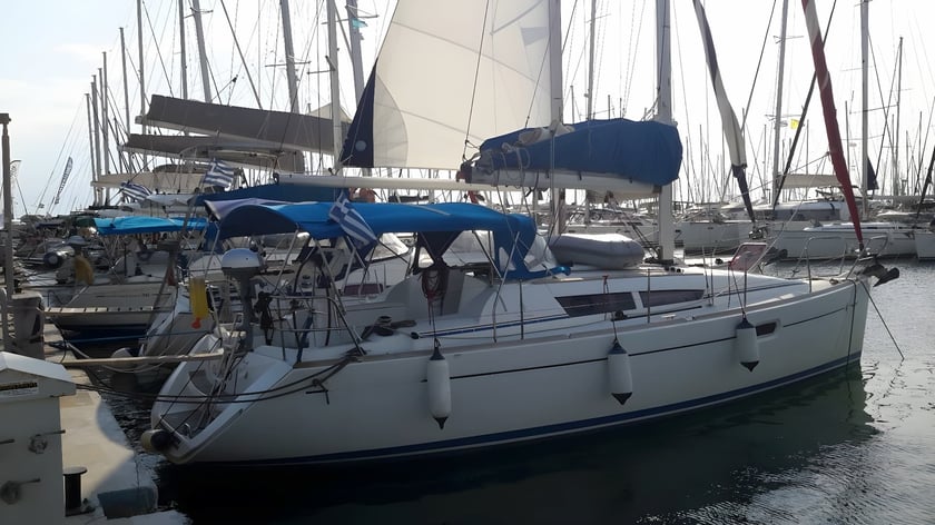 Athene Zeilboot Cabine 3  6  slaapplaatsen 6  gasten 10.94 m Lijstnummer: #834 3