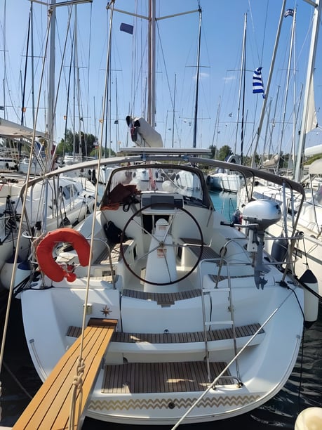 Athens Sailboat 3 cabin 6 berths 6 guests 10.94 m Listing Number: #834 4