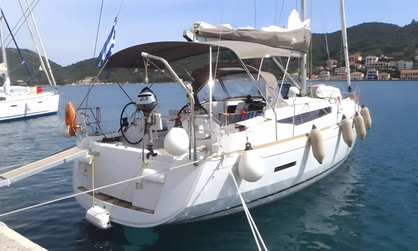 Lavrion Barca a vela cabina 3  cuccette 8  8  ospiti 12.34 m Numero dell'inserzione: #885