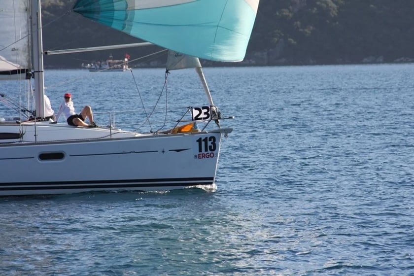 Marmaris Velero Cabina 2  6  literas 6  invitados 10.69 m Número de anuncio: #8968 3
