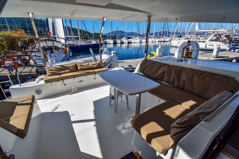 Marmaris Catamaran 4 cabin 10 berths 10 guests 11.73 m Listing Number: #8979 5