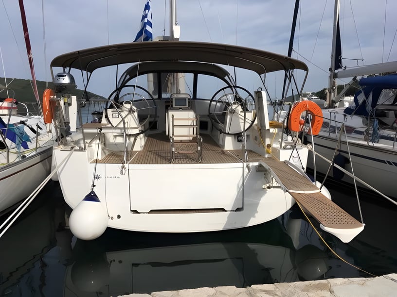 Corfu Sailboat 6 cabin 12 berths 12 guests 16.16 m Listing Number: #900 4