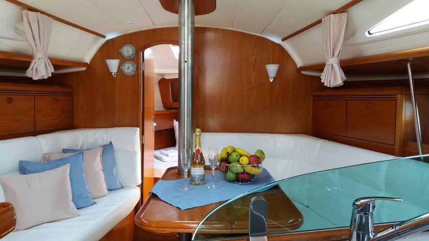 Nea Peramos - Attica Zeilboot Cabine 3  6  slaapplaatsen 6  gasten 10.75 m Lijstnummer: #918 5