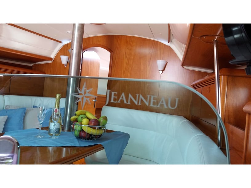 Nea Peramos - Attica Sailboat 3 cabin 6 berths 6 guests 10.75 m Listing Number: #918 2