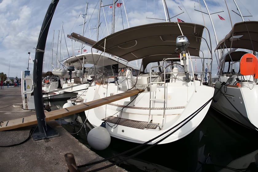 Corfu Zeilboot Cabine 3  8  slaapplaatsen 8  gasten 12.85 m Lijstnummer: #925 3