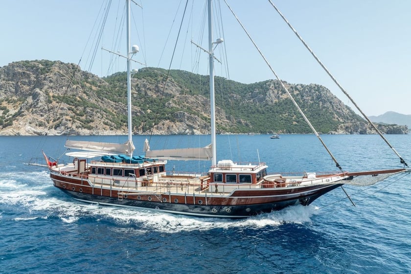 Marmaris Gulet 6 kabin Konaklama 12 kişi Seyir 12 kişi 31 m İlan No: #9310