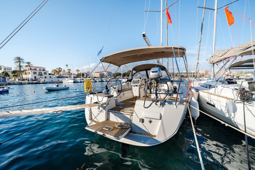 Prévéza Voilier Cabine 4  Couchettes 10  Invités 10  13.34 m Numéro de l'annonce: #936 3